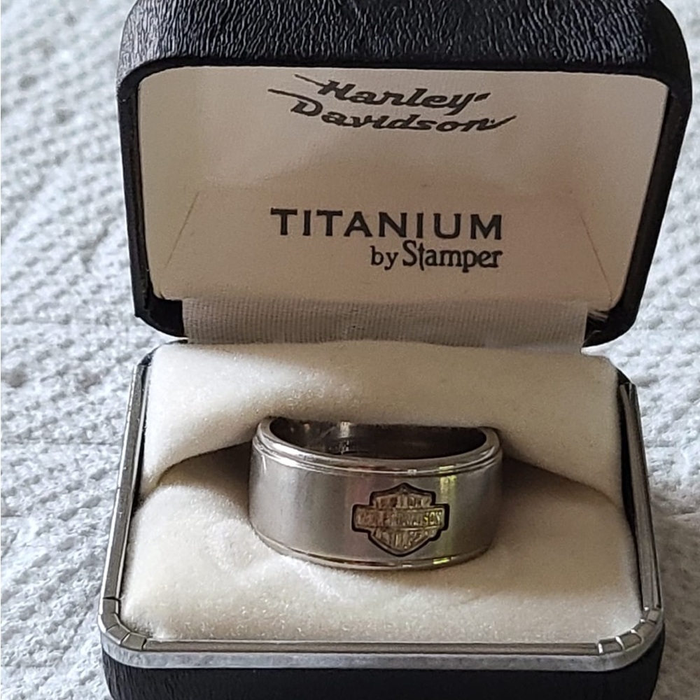 Harley-Davidson Titanium size 11 , with Logo , perfect condition